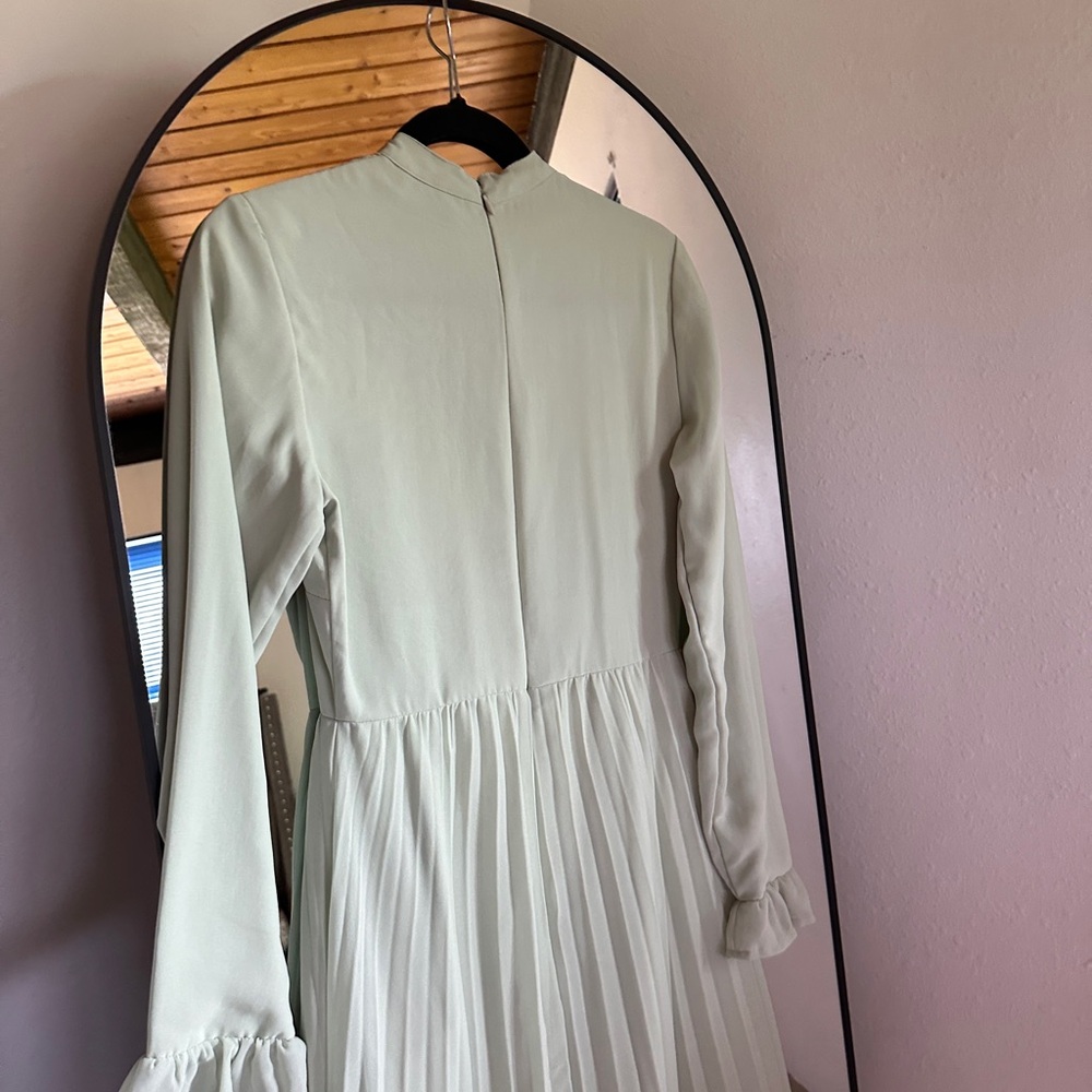 ASOS Designs Women's Maxi Pleated Sage Green Long Sleeve Dress Size 4 - Picture 3 of 11